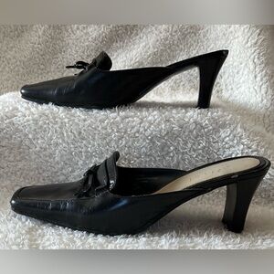LIZFLEX Women's size 8 black high heels. Leather uppers. Pre-owned